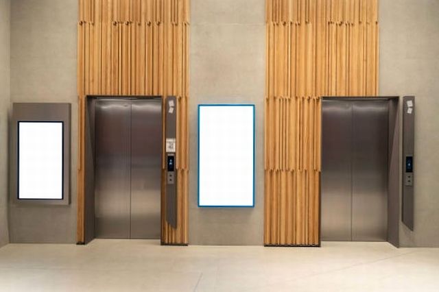 エレベーターは階数のある建築物や駅などで義務づけられている建築物特定施設の1つ