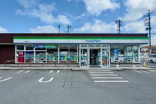 ファミリーマートでは、聴覚や言語に障害のある人に向けたコミュニケーション支援ツールを導入