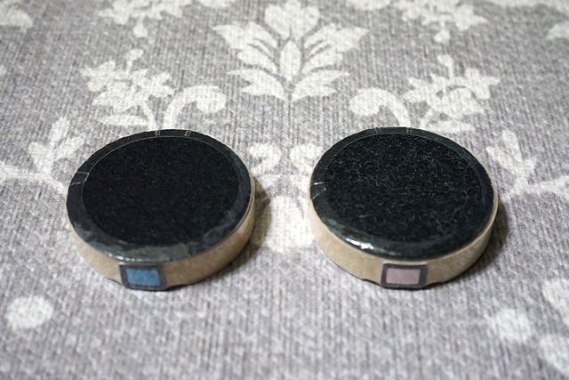 乾燥剤には交換の目安となる青いシートがついておりピンクになったら交換の目安