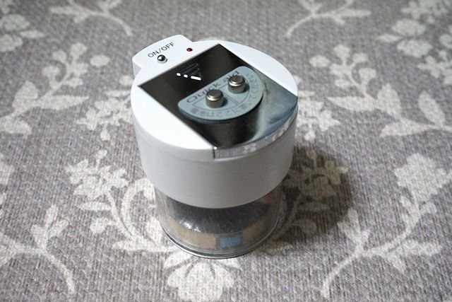 補聴器用の電池は乾燥させてはいけないため乾燥器の上には電気専用の置き場がある