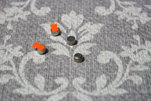 補聴器用空気電池の主な性質は適度な温度でより長持ちし乾燥に弱いため適度な湿度が必要