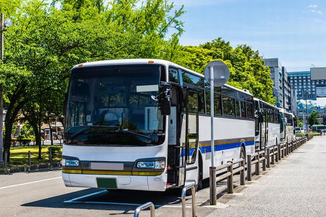 市営バスや都営バスに代表される公営バスは地方自治体が直接経営しているバス